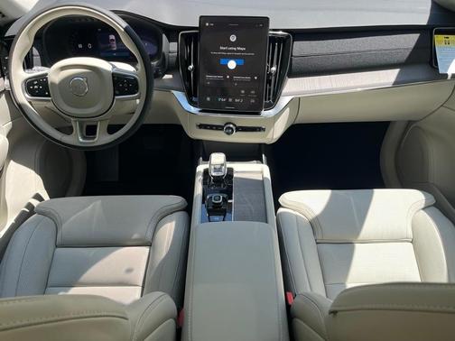 2026 Volvo XC90 B6 Ultra Dark Theme 6-Seater