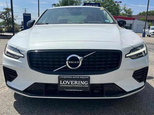 2022 Volvo S60 Recharge Plug-In Hybrid T8 R-Design Expression