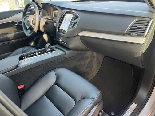 2023 Volvo XC90 B5 Core