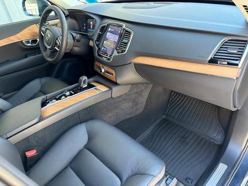 2024 Volvo XC90 B6 Plus Bright Theme 6-Seater