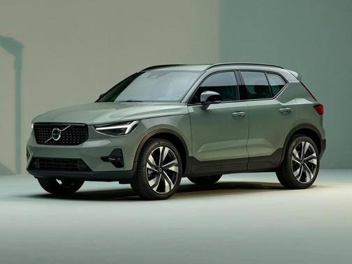 2024 Volvo XC40 B5 Plus Dark Theme