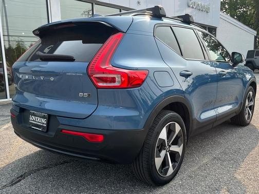 2024 Volvo XC40 B5 Plus Dark Theme
