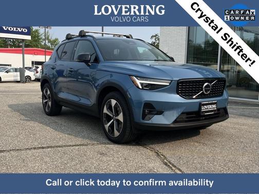 2024 Volvo XC40 B5 Plus Dark Theme
