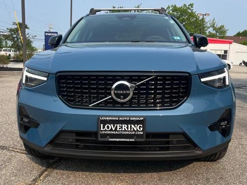 2024 Volvo XC40 B5 Plus Dark Theme