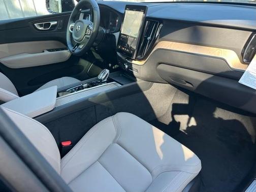 2026 Volvo XC60 B5 Core