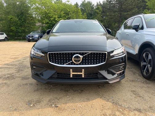 2024 Volvo V60 Cross Country B5 Plus