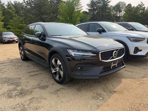 2024 Volvo V60 Cross Country B5 Plus