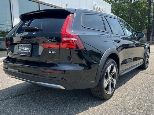 2024 Volvo V60 Cross Country B5 Plus