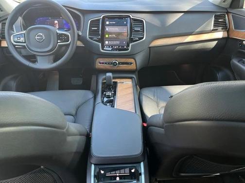 2024 Volvo XC90 B5 Plus Bright Theme