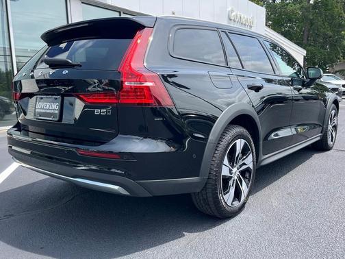 2023 Volvo V60 Cross Country B5 Plus