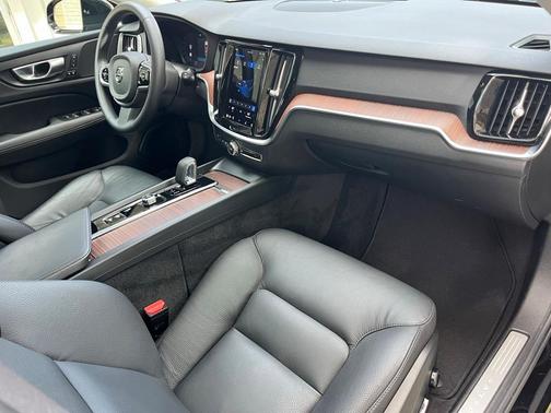 2023 Volvo V60 Cross Country B5 Plus