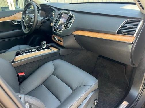 2024 Volvo XC90 B5 Plus Bright Theme