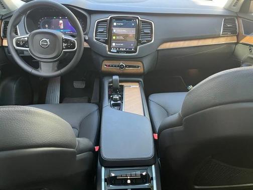 2024 Volvo XC90 B5 Plus Bright Theme