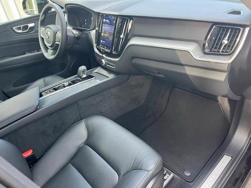 2025 Volvo XC60 B5 Core