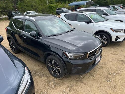 2025 Volvo XC40 B5 Core Bright Theme