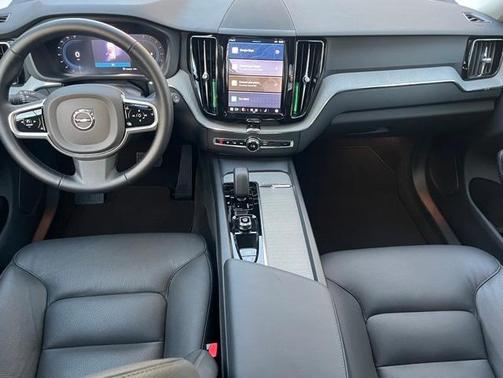2025 Volvo XC60 B5 Plus