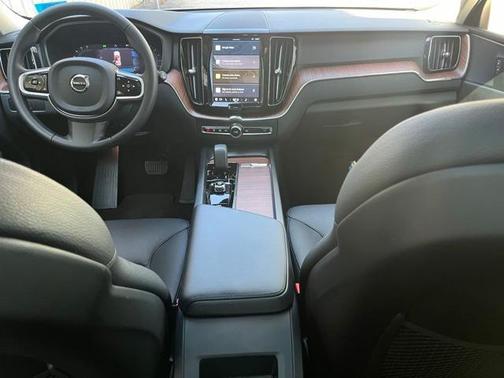 2024 Volvo XC60 B5 Plus Dark Theme