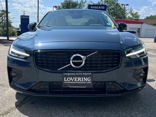 2022 Volvo S60 B5 Momentum