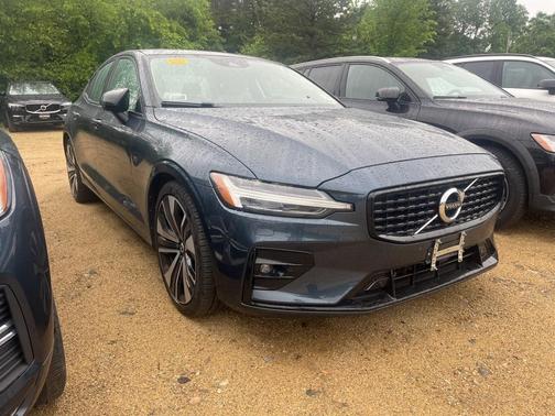 2022 Volvo S60 B5 Momentum