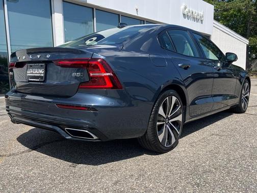 2022 Volvo S60 B5 Momentum