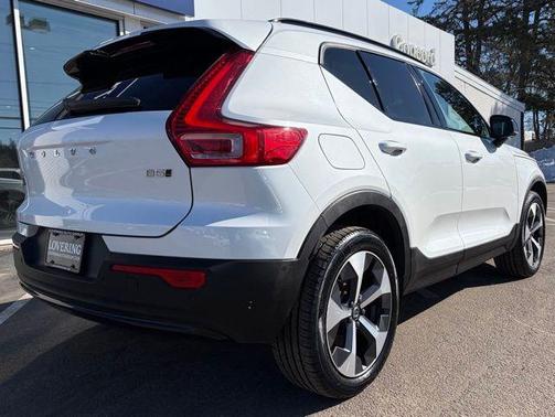 2023 Volvo XC40 B5 Plus Dark Theme