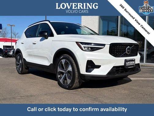 2023 Volvo XC40 B5 Plus Dark Theme