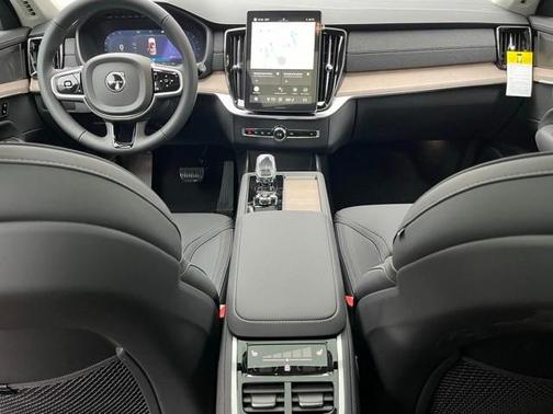 2025 Volvo XC90 B6 Plus 7-Seater