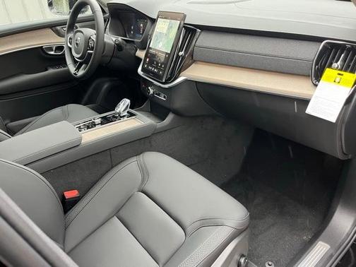 2025 Volvo XC90 B6 Plus 7-Seater