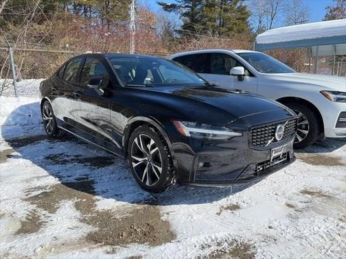 2024 Volvo S60 B5 Plus Dark Theme