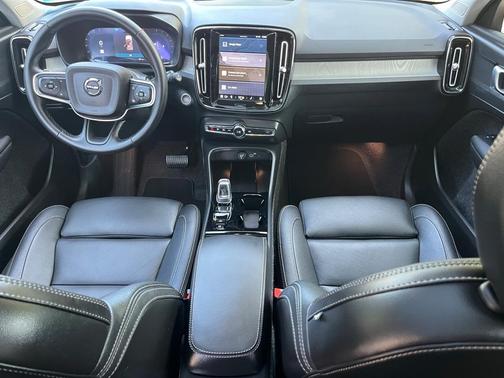 2025 Volvo XC40 B5 Plus Bright Theme