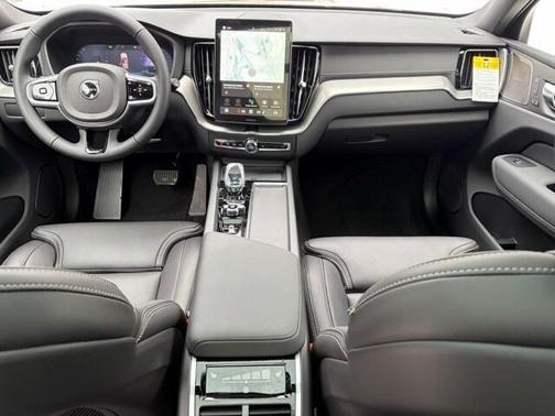 2026 Volvo XC60 B5 Ultra Black Edition