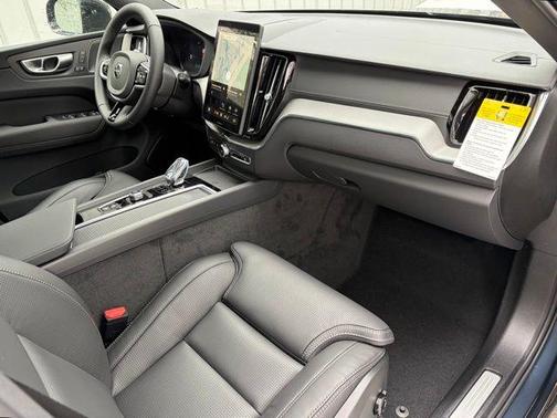 2026 Volvo XC60 B5 Ultra Black Edition