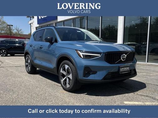 2025 Volvo XC40 B5 Plus Dark Theme