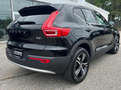2025 Volvo XC40 B5 Core Bright Theme