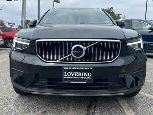 2025 Volvo XC40 B5 Core Bright Theme