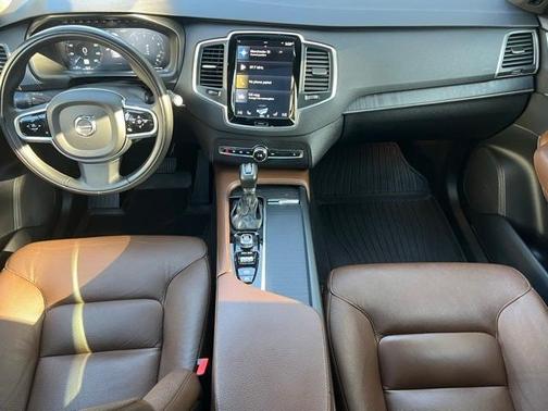 2020 Volvo XC90 T6 Momentum 7 Passenger