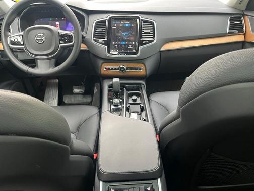 2024 Volvo XC90 B5 Plus Bright Theme