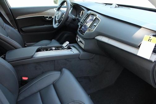 2025 Volvo XC90 Plug-In Hybrid T8 Ultra 6-Seater