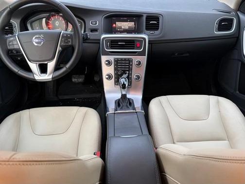 2018 Volvo V60 Cross Country T5