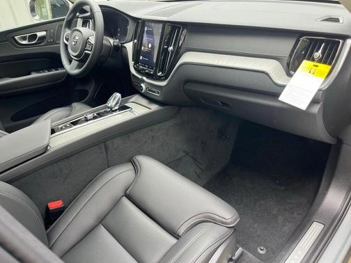 2025 Volvo XC60 B5 Ultra