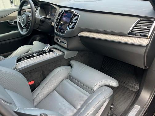 2024 Volvo XC90 Recharge Plug-In Hybrid T8 Ultimate Bright Theme 7-Seater