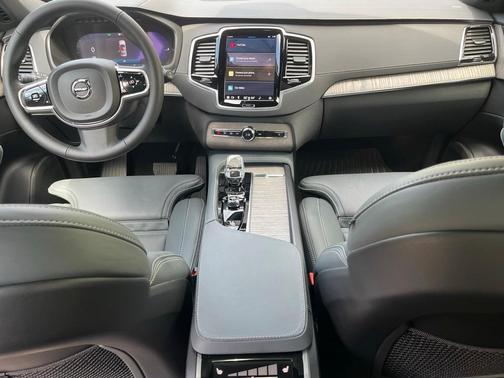 2024 Volvo XC90 Recharge Plug-In Hybrid T8 Ultimate Bright Theme 7-Seater