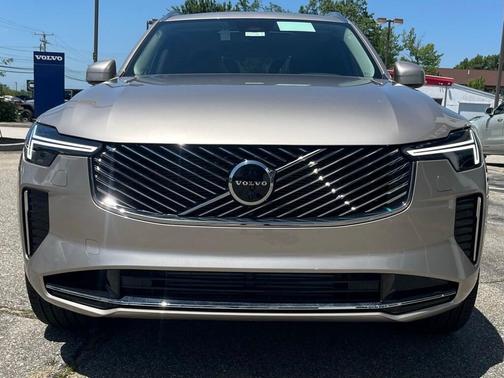 2025 Volvo XC90 Plug-In Hybrid T8 Plus 6-Seater