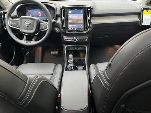 2025 Volvo XC40 B5 Plus Dark Theme