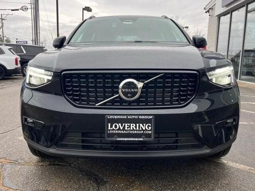 2025 Volvo XC40 B5 Plus Dark Theme