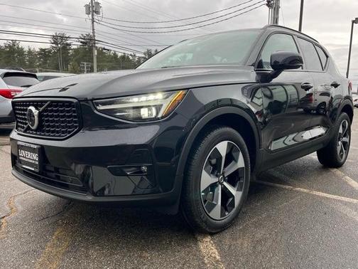 2025 Volvo XC40 B5 Plus Dark Theme