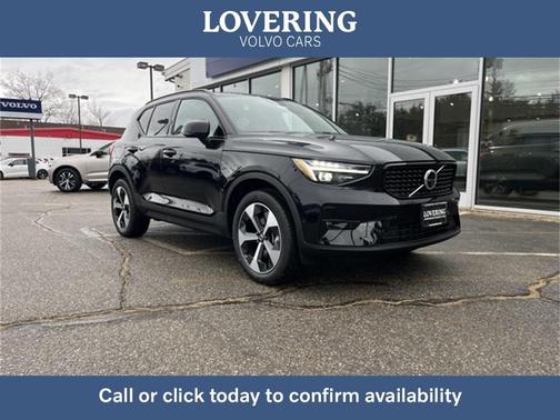 2025 Volvo XC40 B5 Plus Dark Theme
