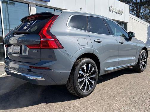 2023 Volvo XC60 B5 Plus Bright Theme