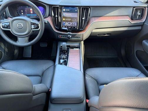 2023 Volvo XC60 B5 Plus Bright Theme
