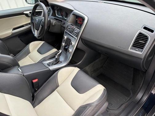 2017 Volvo XC60 T6 Dynamic